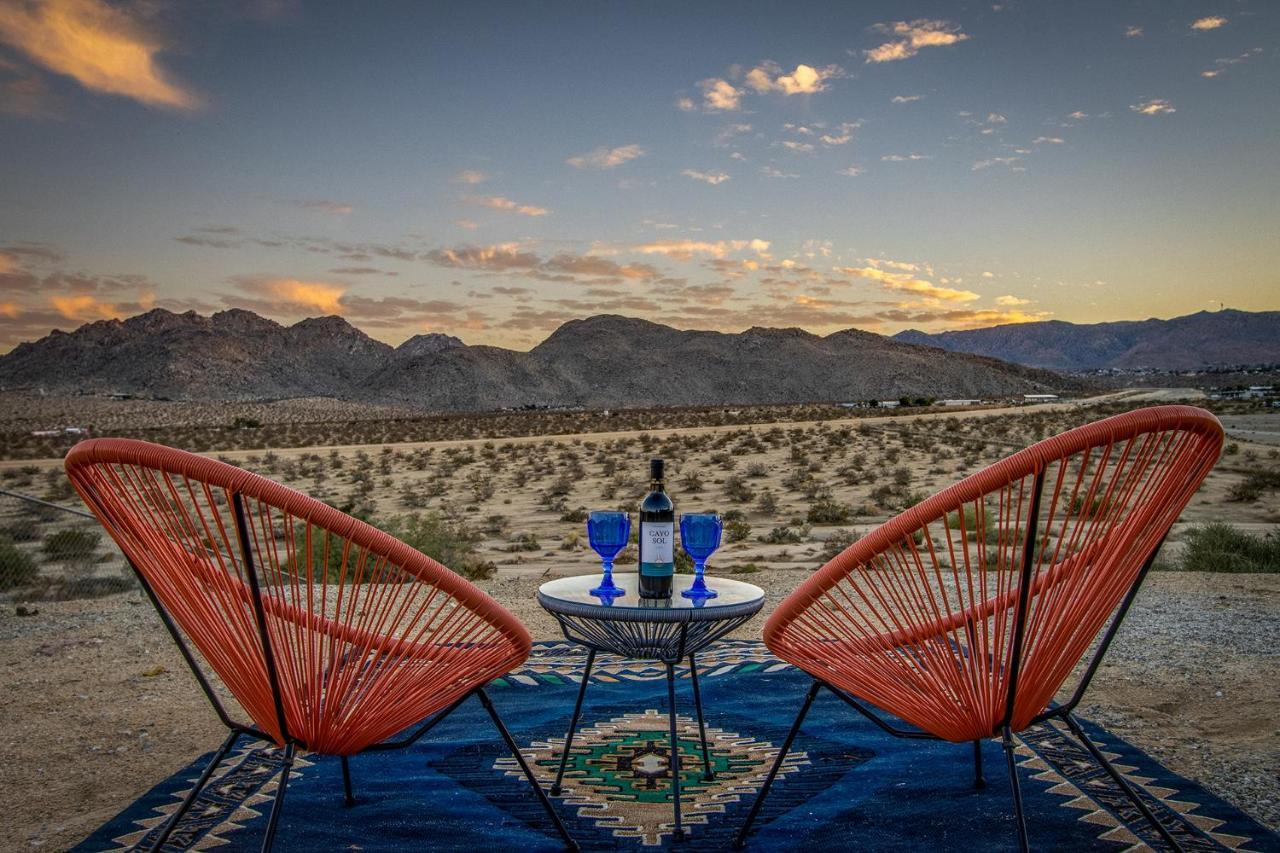 Sapphire Haven + Casita! Pool + Spa + Movie Theatre + 10 Min To Monument! Joshua Tree Ngoại thất bức ảnh