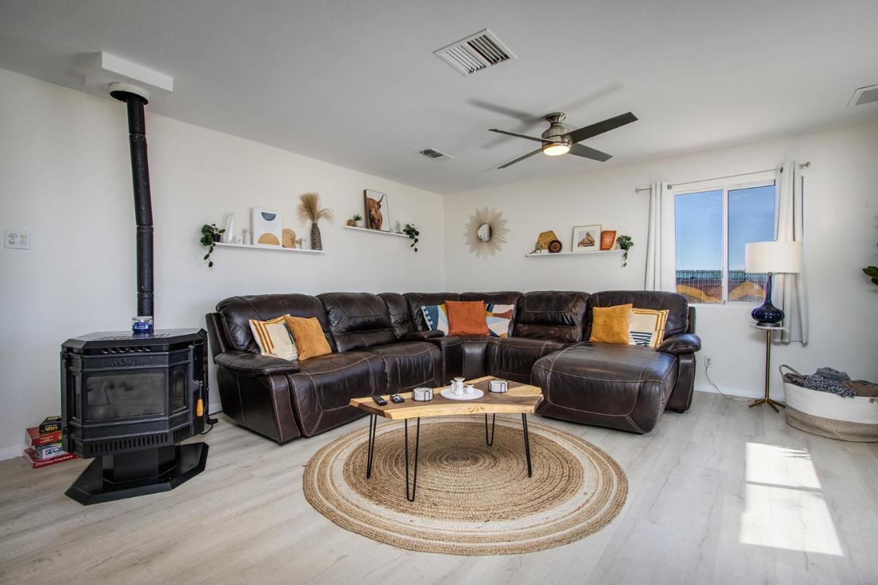 Sapphire Haven + Casita! Pool + Spa + Movie Theatre + 10 Min To Monument! Joshua Tree Ngoại thất bức ảnh